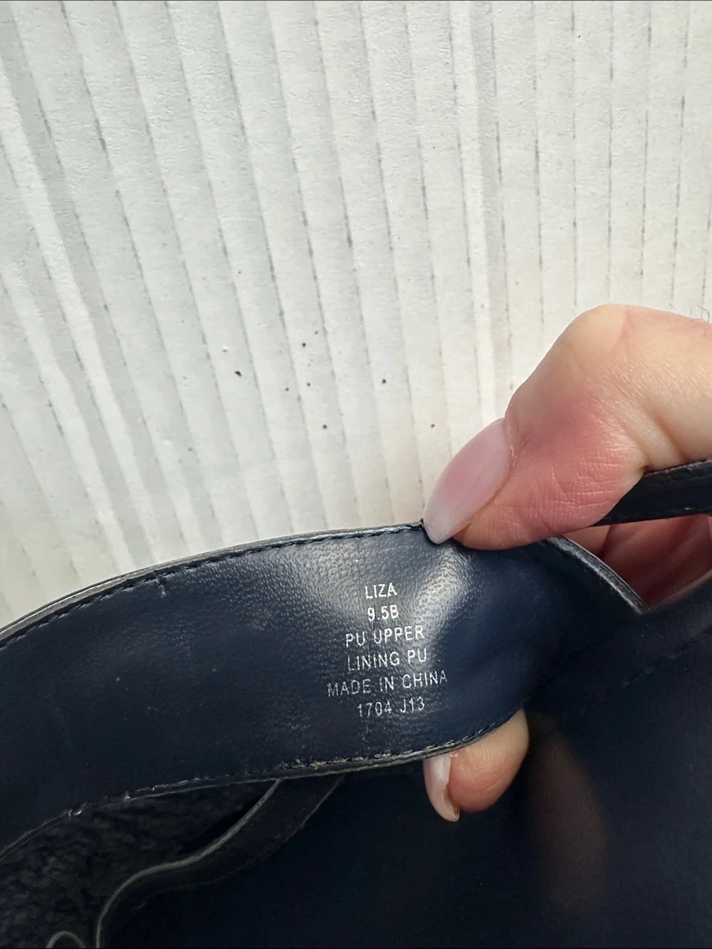 Lauren Ralph Lauren Navy Patent Thong Wedge  Sandals with Gold Accent Sz 9.5 B